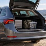 Lackschutzfolie für Skoda Octavia IV Combi – KI-generierter Kombi mit geöffnetem Kofferraum