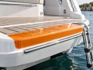 Schutzfolie am Boot für Badeplattform und Einstieg