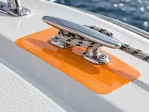 Schutzfolie am Boot für Klampen und beanspruchte Arbeitsflächen