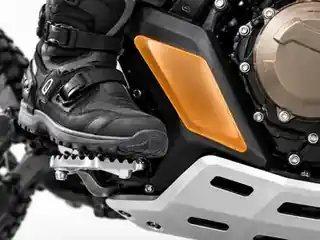 Schutzfolie am Motorrad für Stiefel- und Scheuerstellen